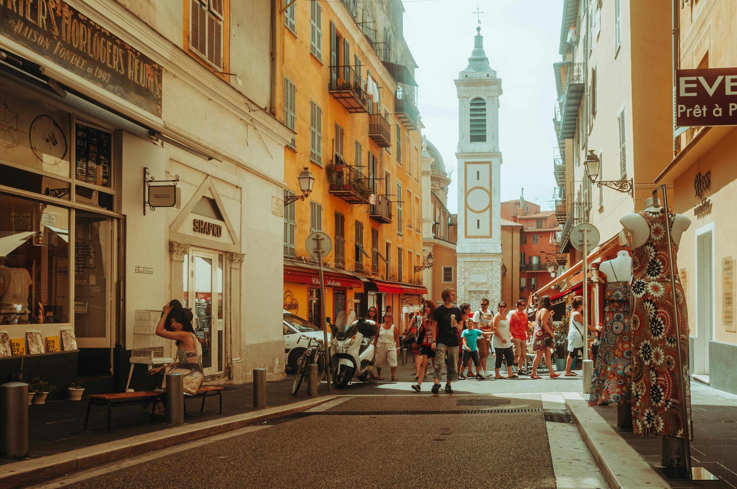 Shop in France: From Boutiques to Flea Markets