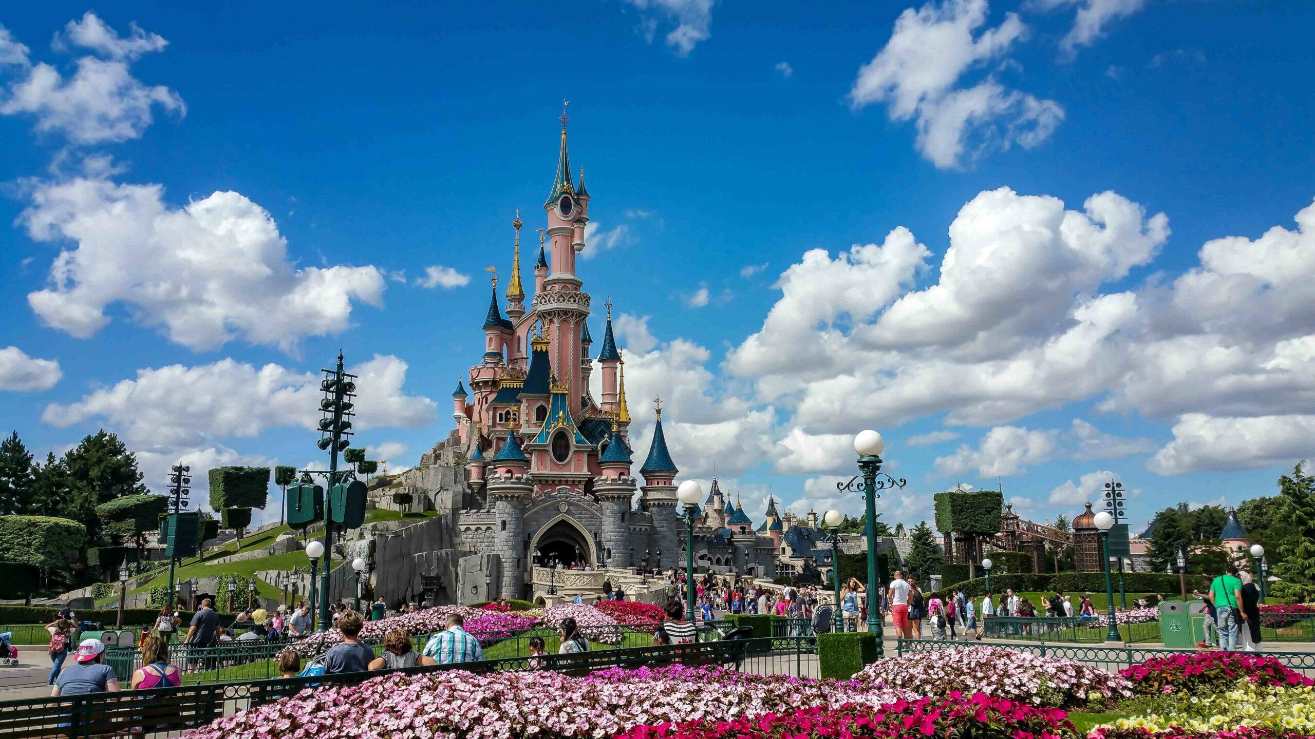 Disneyland Paris on a Budget 2025: Money-Saving Tips, Best Times to Visit, and Affordable Transportation 